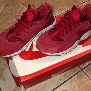 Red huaraches